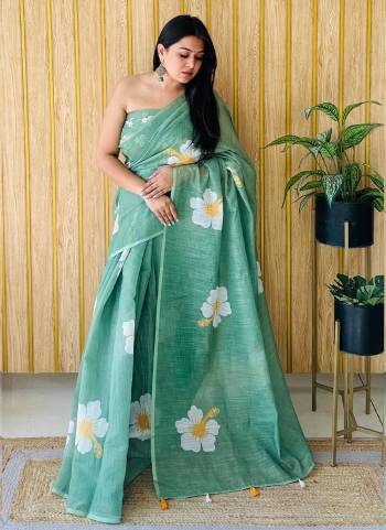 Looking These Party Wear Saree in Fine Colored.These Saree And Blouse is Fabricated On Linen.Its Beautified With Designer Flower Digital Printed.