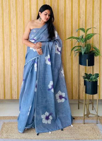 Looking These Party Wear Saree in Fine Colored.These Saree And Blouse is Fabricated On Linen.Its Beautified With Designer Flower Digital Printed.