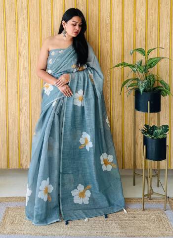 Looking These Party Wear Saree in Fine Colored.These Saree And Blouse is Fabricated On Linen.Its Beautified With Designer Flower Digital Printed.