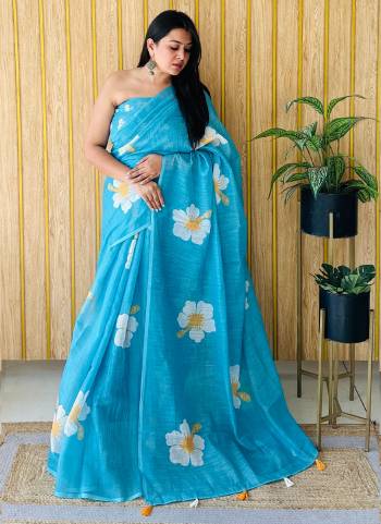 Looking These Party Wear Saree in Fine Colored.These Saree And Blouse is Fabricated On Linen.Its Beautified With Designer Flower Digital Printed.