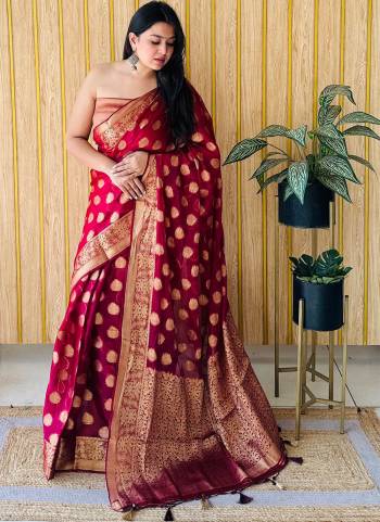 Garb These Party Wear Saree in Fine Colored.These Saree And Blouse is Fabricated On Gimichu Silk.Its Beautified With Wevon Jari Designer.