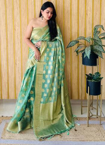 Garb These Party Wear Saree in Fine Colored.These Saree And Blouse is Fabricated On Gimichu Silk.Its Beautified With Wevon Jari Designer.