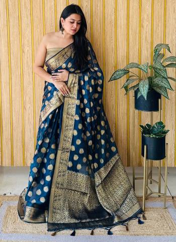 Garb These Party Wear Saree in Fine Colored.These Saree And Blouse is Fabricated On Gimichu Silk.Its Beautified With Wevon Jari Designer.