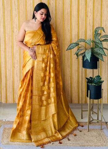 Garb These Party Wear Saree in Fine Colored.These Saree And Blouse is Fabricated On Gimichu Silk.Its Beautified With Wevon Jari Designer.