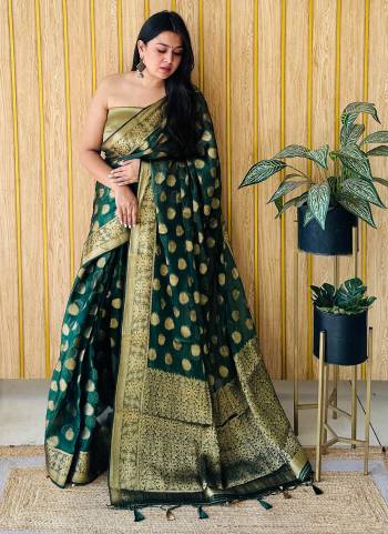 Garb These Party Wear Saree in Fine Colored.These Saree And Blouse is Fabricated On Gimichu Silk.Its Beautified With Wevon Jari Designer.