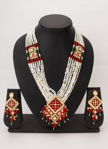 Attrective These Beautifil Colored Necklace.These Necklace is Come Brass Material And Beautified With Kundan Stone And Enamel Work.