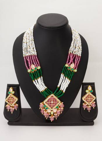 Attrective These Beautifil Colored Necklace.These Necklace is Come Brass Material And Beautified With Kundan Stone And Enamel Work.