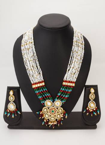 Attrective These Beautifil Colored Necklace.These Necklace is Come Brass Material And Beautified With Kundan Stone And Enamel Work.