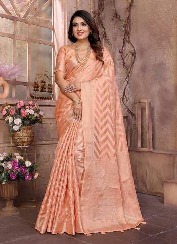 Garb These Party Wear Saree in Fine Colored.These Saree And Blouse is Fabricated On Organza.Its Beautified With Wevon Jari Designer.