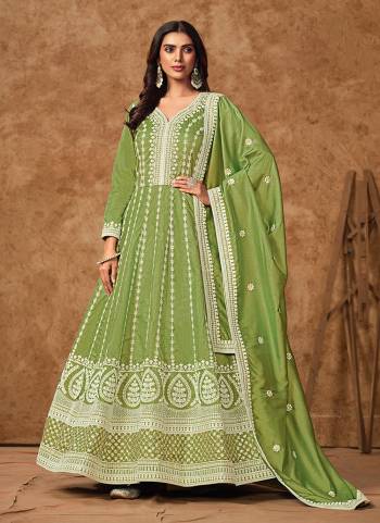 Looking These Beautiful Looking Fine Color Anarkali Suits With Dupatta.These Top Are Dolla Silk And Dupatta Are Dolla Silk Fabricated And Crepe Bottom.Its Beautified With Designer Heavy Embroidery Work.