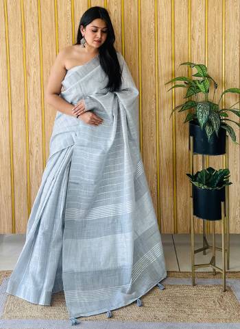 Garb These Fastive Wear Saree in Fine Colored.These Saree And Blouse is Fabricated On Linen.Its Beautified With Wevon Designer.