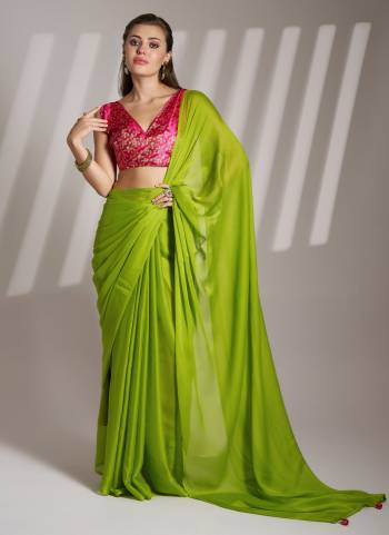 Attrctive These Fancy Party Wear Saree in Fine Colored.These Saree Are Chiffon And Blouse is Fabricated On Art Silk Pair.Its Beautified With Solid Fancy Disigner.