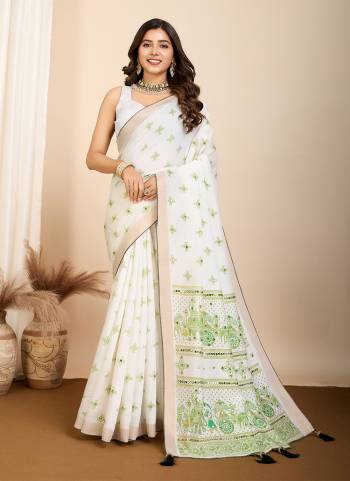 Garb This Partywear Saree Paired With Blouse.This Saree And Blouse Are Cotton Based Fabric With Table Printed Designer With Hand Work. Buy This Pretty Saree Now.