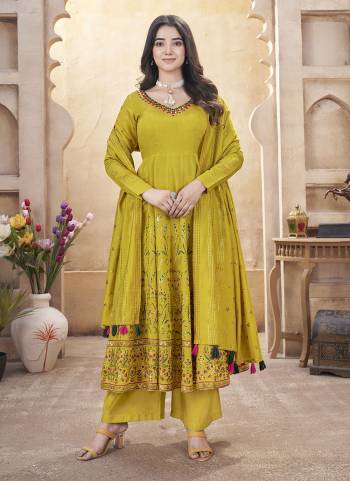 Attrective Looking These Beautiful Looking Readymad Plazzo Top Bottom With Dupatta.These Top And Bottom Dupatta is Fabricated On Roman Silk.Its Beautified With Designer Foil Printed With Mirror Embroidery Work .