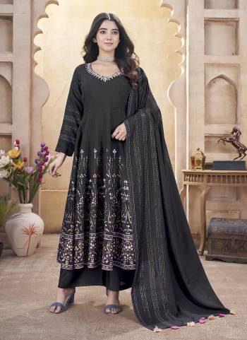 Attrective Looking These Beautiful Looking Readymad Plazzo Top Bottom With Dupatta.These Top And Bottom Dupatta is Fabricated On Roman Silk.Its Beautified With Designer Foil Printed With Mirror Embroidery Work .