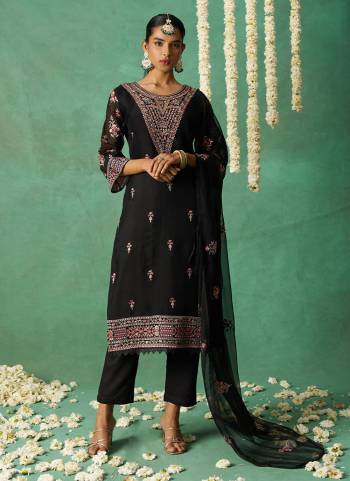 Grab These Suit in Fine Colored Pair With Bottom.These Top Are Organza And Dupatta Are Fabricated On Chiffon Pair With Rayon Bottom.Its Beautified With Heavy Designer Multy Thread Embroidery Work.