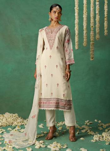 Grab These Suit in Fine Colored Pair With Bottom.These Top Are Organza And Dupatta Are Fabricated On Chiffon Pair With Rayon Bottom.Its Beautified With Heavy Designer Multy Thread Embroidery Work.