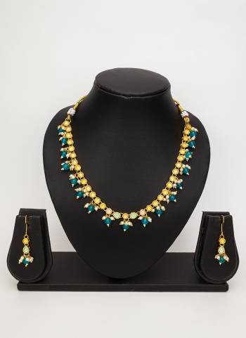 Attrective These Beautifil Colored Necklace.These Necklace is Come Brass Material And Beautified With Kundan Stone Work.