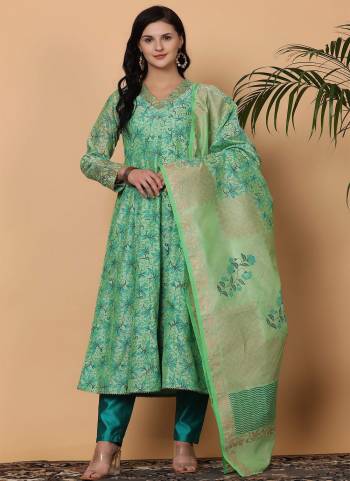 Looking These Suit in Fine Colored Pair With Bottom And Dupatta.These Top And Dupatta Are Fabricated On Chanderi Pair With Silk Bottom.Its Beautified With Designer Block Printed .