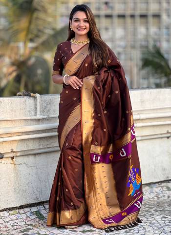 Looking These Traditioal Saree in Fine Colored.These Saree And Blouse is Fabricated On Soft Silk.Its Beautified With Weaving Paithani Vitthala Pallu Designer.