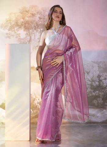 Attrctive These Fancy Party Wear Saree in Fine Colored.These Saree Are Twill Net And Blouse is Fabricated On Art Silk Pair.Its Beautified With Fancy Solid Disigner.