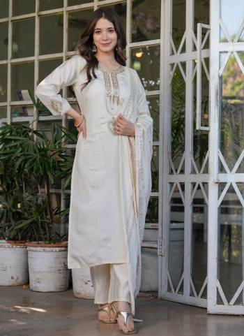 Looking These Suit in Fine Colored Pair With Bottom And Dupatta.These Top And Bottom Are Fabricated On Viscose Chanderi Pair With Viscose Jacquard Dupatta.Its Beautified With Designer Embroidery Work .