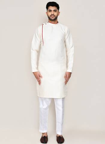 For A festive Wear,Grab These Readymade Kurta Fit Pant in Fine Colored.These Kurta is Fabricated On Jacquard Silk And Art Silk Bottom With Wevon Jacquard Designer.Buy Now.