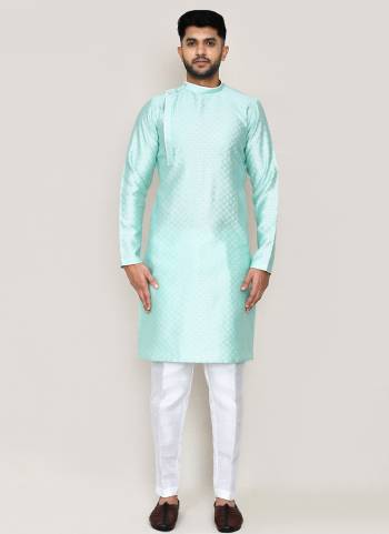 For A festive Wear,Grab These Readymade Kurta Fit Pant in Fine Colored.These Kurta is Fabricated On Jacquard Silk And Art Silk Bottom With Wevon Jacquard Designer.Buy Now.