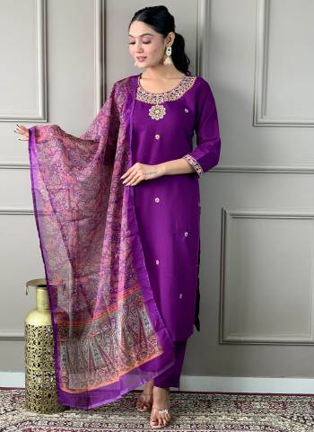 Garb These Suit in Fine Colored Pair With Bottom And Dupatta.These Top And Bottom Are Fabricated On Rayon Slub Pair With Organza Dupatta.Its Beautified With Designer Embroidery Work,Printed.