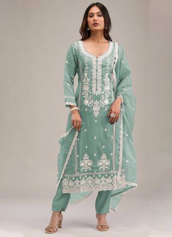 Looking These Designer Suit in Fine Colored Pair With Bottom And Dupatta.These Top Are Cotton And Dupatta Are Fabricated On Organza Pair With Cotton Bottom.Its Beautified With Cotton Inner.Its Beautified With Designer Thread Embroidery Work.