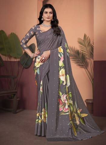 Attrective Look These Party Wear Saree in Fine Colored.These Saree And Blouse is Fabricated On Soft Crepe Silk.Its Beautified With Designer Digital Printed With Foil Outline Work.