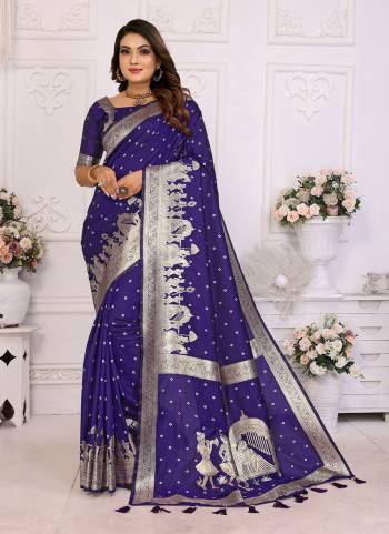 Garb These Festive Wear Saree in Fine Colored.These Saree And Blouse is Fabricated On Kochi Silk.Its Beautified With Wevon Jari Bandhej Designer.