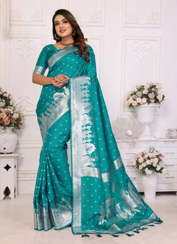 Garb These Festive Wear Saree in Fine Colored.These Saree And Blouse is Fabricated On Kochi Silk.Its Beautified With Wevon Jari Bandhej Designer.