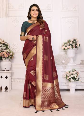 Attrective These Festive Wear Saree in Fine Colored.These Saree And Blouse is Fabricated On Soft Silk.Its Beautified With Wevon Jari Designer.