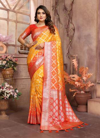 Garb These Festive Wear Saree in Fine Colored.These Saree And Blouse is Fabricated On Kochi Silk.Its Beautified With Wevon Jari Checks Designer.