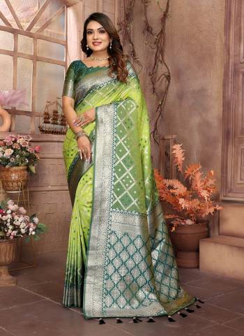 Garb These Festive Wear Saree in Fine Colored.These Saree And Blouse is Fabricated On Kochi Silk.Its Beautified With Wevon Jari Checks Designer.