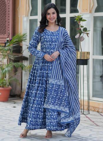 Attrective Looking These Beautiful Looking Readymade Suits.These Top And Bottom is Fabricated On Cotton And Cotton Dupatta.Its Beautified With Designer Printed.