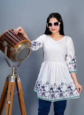 Grab These Beautiful Looking Readymade Kurti.These Kurti is Fabricated On Cotton.Its Beautified With Designer Digital Printed .