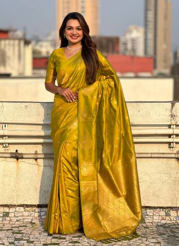 Looking These Traditioal Saree in Fine Colored.These Saree And Blouse is Fabricated On Moonga Silk.Its Beautified With Weaving Dual Jari Peacock Designer.