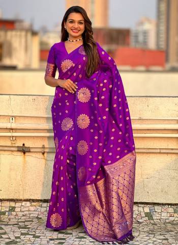 Looking These Traditioal Saree in Fine Colored.These Saree And Blouse is Fabricated On Moonga Silk.Its Beautified With Weaving Dual Jari Peacock Designer.