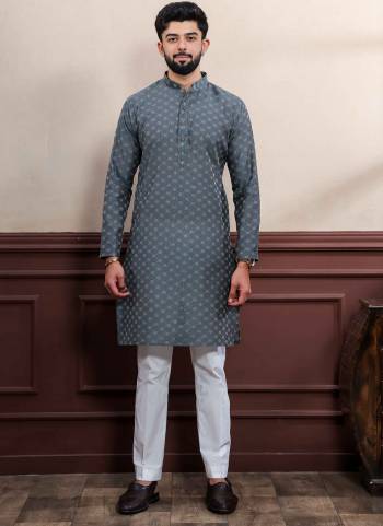 For A festive And Party Wear,Looking These Readymade Kurta With Payjama in Fine Colored.These Kurta is Fabricated On Cotton And Cotton Bottom With Wevon Dobby Designer.Buy Now.