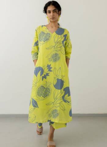 Looking These Beautiful Party Wear Designer Readymade Top With Bottom.These Top And Bottom Are Viscose Fabricated.Its Beautified With Designer Printed.