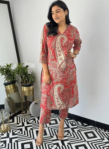 Looking These Beautiful Party Wear Designer Readymade Top With Bottom.These Top And Bottom Are Viscose Fabricated.Its Beautified With Designer Printed.