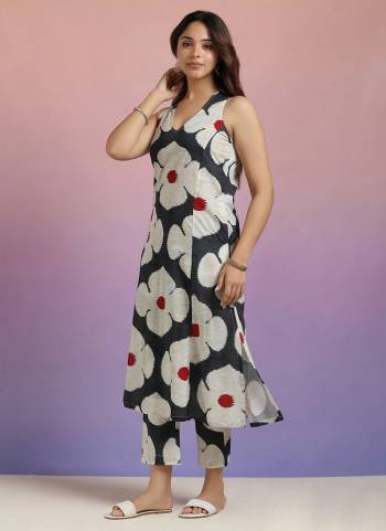 Looking These Beautiful Party Wear Designer Readymade Top With Bottom.These Top And Bottom Are Cotton Blend Fabricated.Its Beautified With Designer Printed.