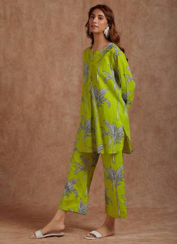 Looking These Beautiful Party Wear Designer Readymade Top With Bottom.These Top And Bottom Are Cotton Blend Fabricated.Its Beautified With Designer Printed.