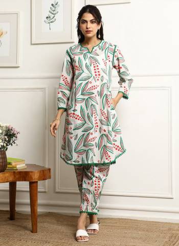 Looking These Beautiful Party Wear Designer Readymade Top With Bottom.These Top And Bottom Are Cotton Blend Fabricated.Its Beautified With Designer Printed.