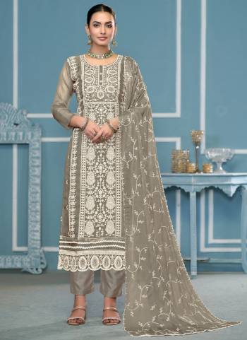 Garb These Suit in Fine Colored Pair With Bottom And Dupatta.These Top Are Viscose Organza And Dupatta Are Fabricated On Nazmin Pair With Santoon Bottom.Its Beautified With Designer Embroidery Work.
