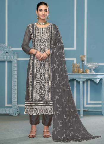 Garb These Suit in Fine Colored Pair With Bottom And Dupatta.These Top Are Viscose Organza And Dupatta Are Fabricated On Nazmin Pair With Santoon Bottom.Its Beautified With Designer Embroidery Work.
