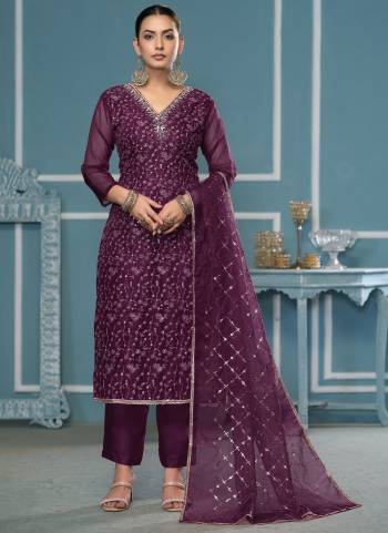 Looking These Suit in Fine Colored Pair With Bottom And Dupatta.These Top Are Viscose Organza And Dupatta Are Fabricated On Organza Pair With Dull Santoon Bottom.Its Beautified With Wevon Designer,Embroidery, Hand Work.