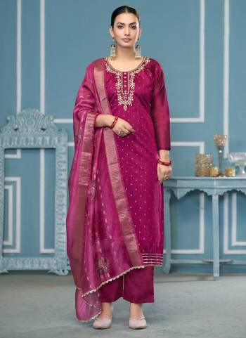 Looking These Suit in Fine Colored Pair With Bottom And Dupatta.These Top Are Modal Banarasi And Dupatta Are Fabricated On Banarasi Pair With Dull Santoon Bottom.Its Beautified With Wevon Designer,Printed, Hand Work.